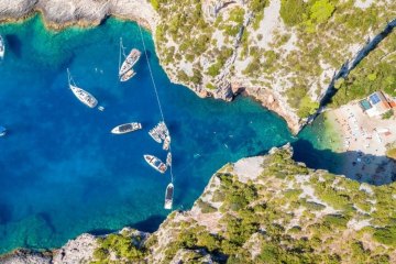 Doživljaj obalnih špilja brodom - mala grupa iz Splita, foto 2