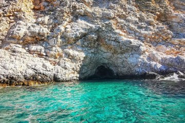 Doživljaj obalnih špilja brodom - mala grupa iz Splita