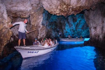 Doživljaj obalnih špilja brodom - mala grupa iz Splita, Hrvatska, Srednja Dalmacija